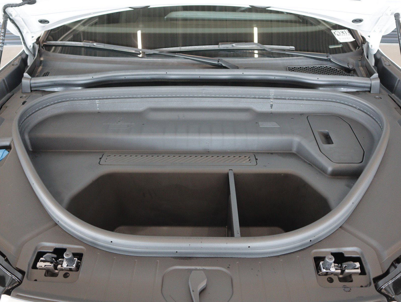 Certified 2025 Audi Q6 e-tron Premium w/ Convenience Package image 3