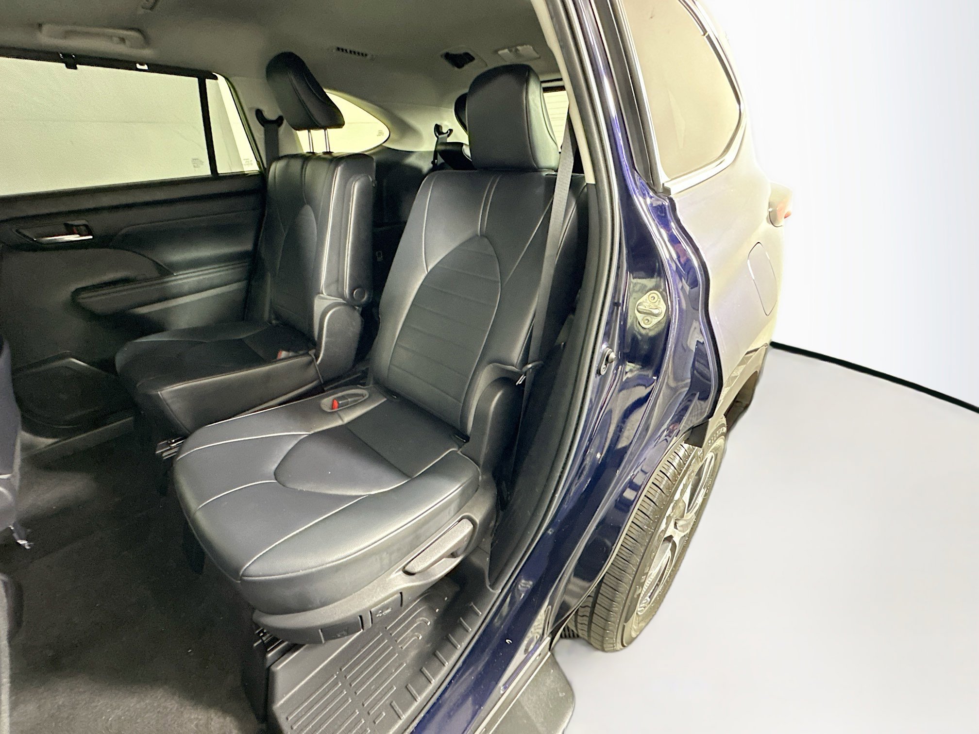 Used 2023 Toyota Highlander XLE image 26