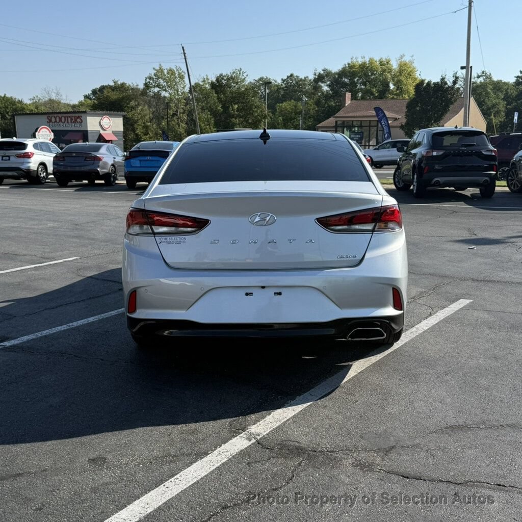 Used 2019 Hyundai Sonata Limited w/ Ultimate Package 04 FWD image 11