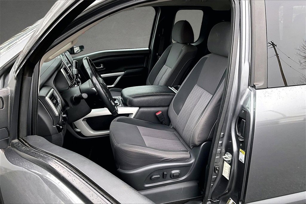 Used 2020 Nissan Titan SV w/ SV Convenience Package image 21