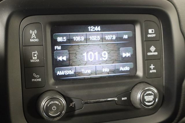 Used 2017 Jeep Renegade Latitude image 29