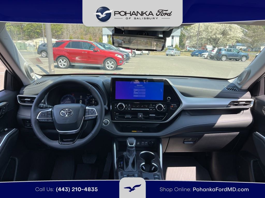 Used 2025 Toyota Highlander Platinum image 8