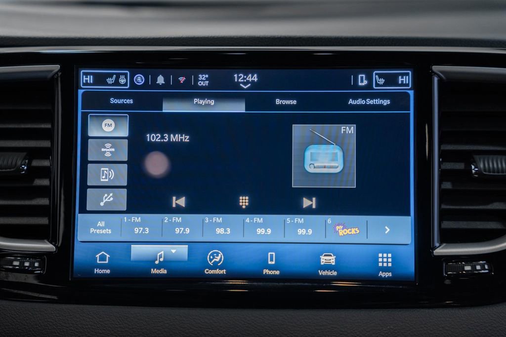 Used 2025 Chrysler Pacifica Select image 25