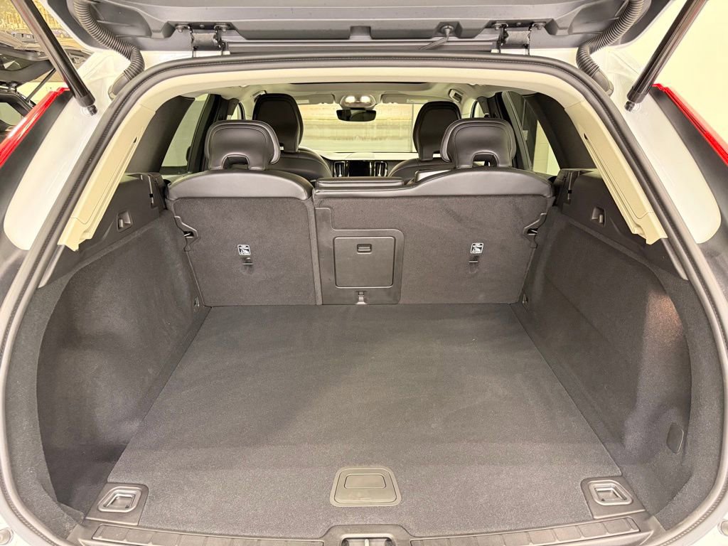 Used 2025 Volvo XC60 B5 Core w/ Climate Package image 23