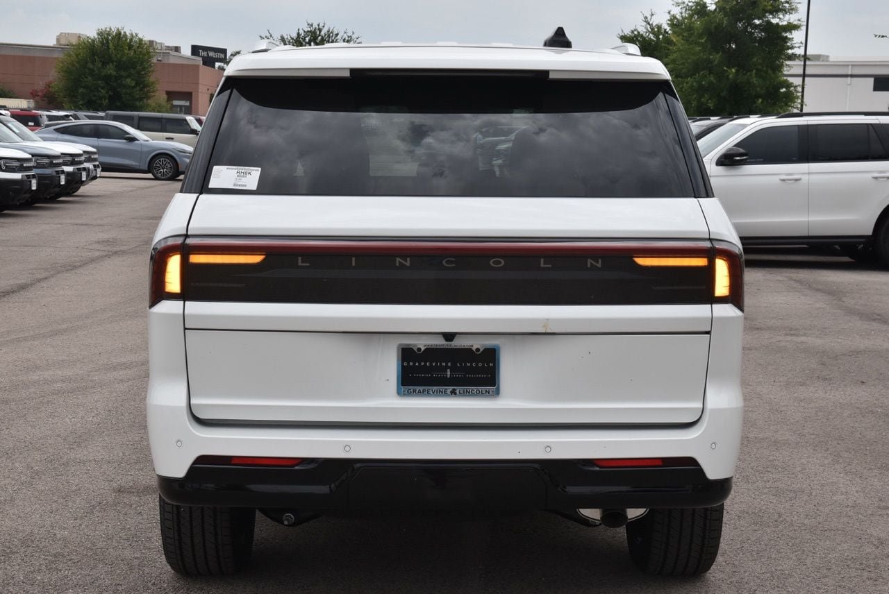 New 2026 Lincoln Navigator Reserve AWD/4WD image 8