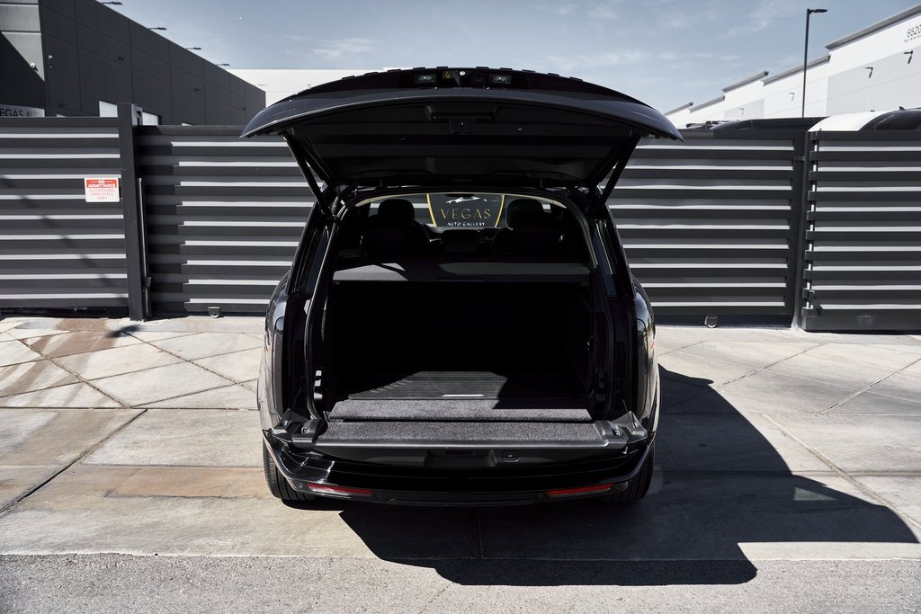 Used 2024 Land Rover Range Rover SE image 14