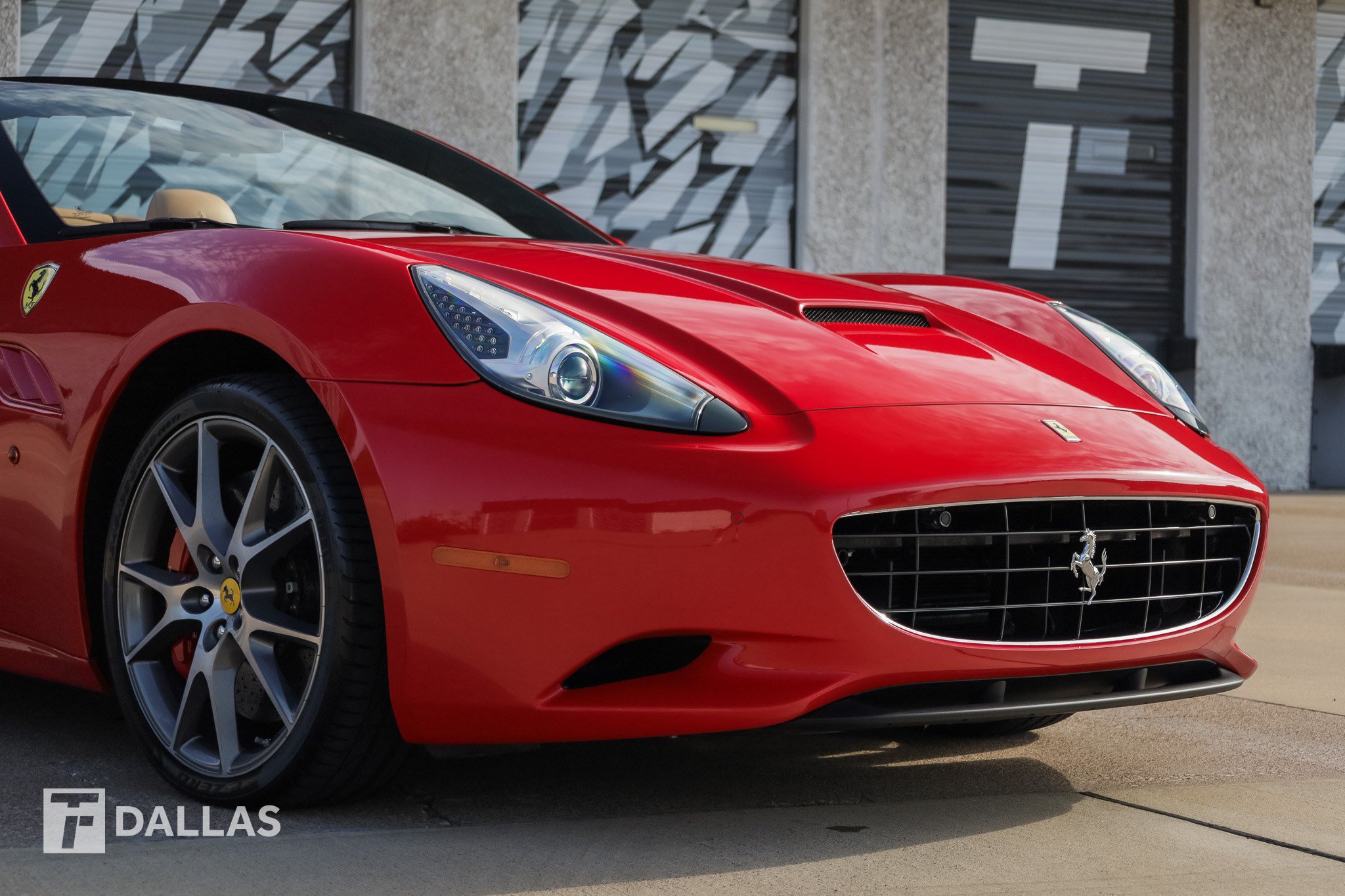 Used 2010 Ferrari California RWD image 3