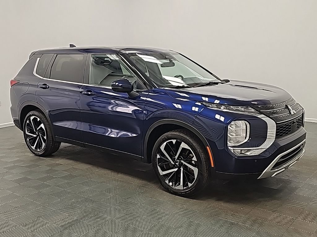 Used 2024 Mitsubishi Outlander SE image 2