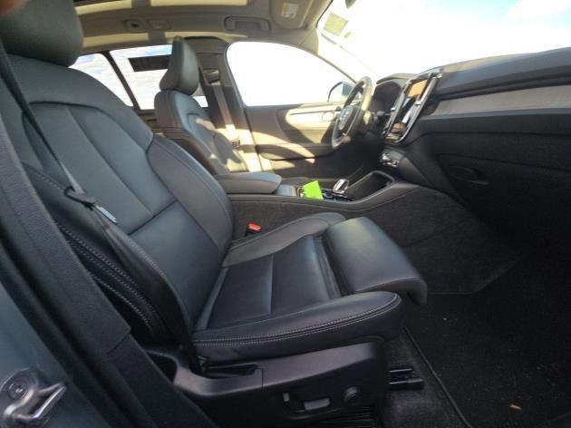 Certified 2025 Volvo XC40 B5 Plus AWD/4WD image 10