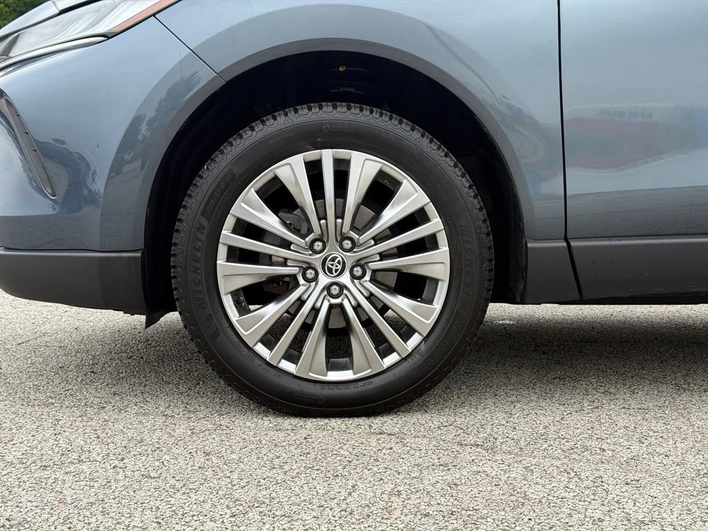 Used 2022 Toyota Venza Limited w/ Advanced Technology Package AWD/4WD image 2
