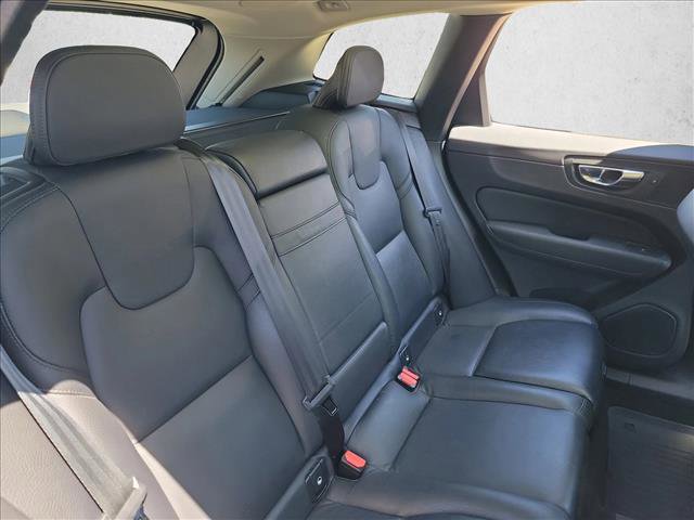 Used 2021 Volvo XC60 T5 Momentum w/ Advanced Package image 16