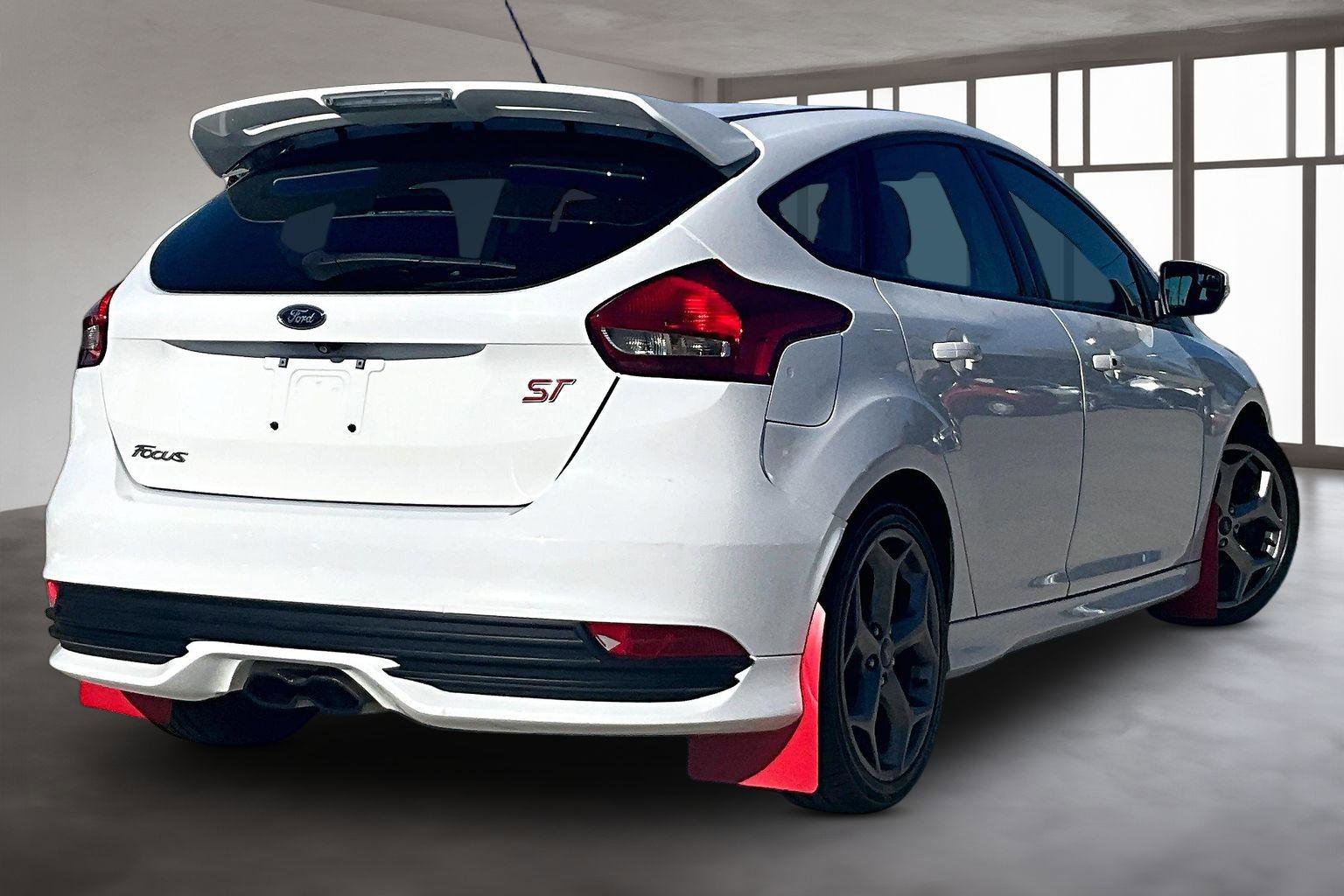 Used 2018 Ford Focus ST FWD image 3