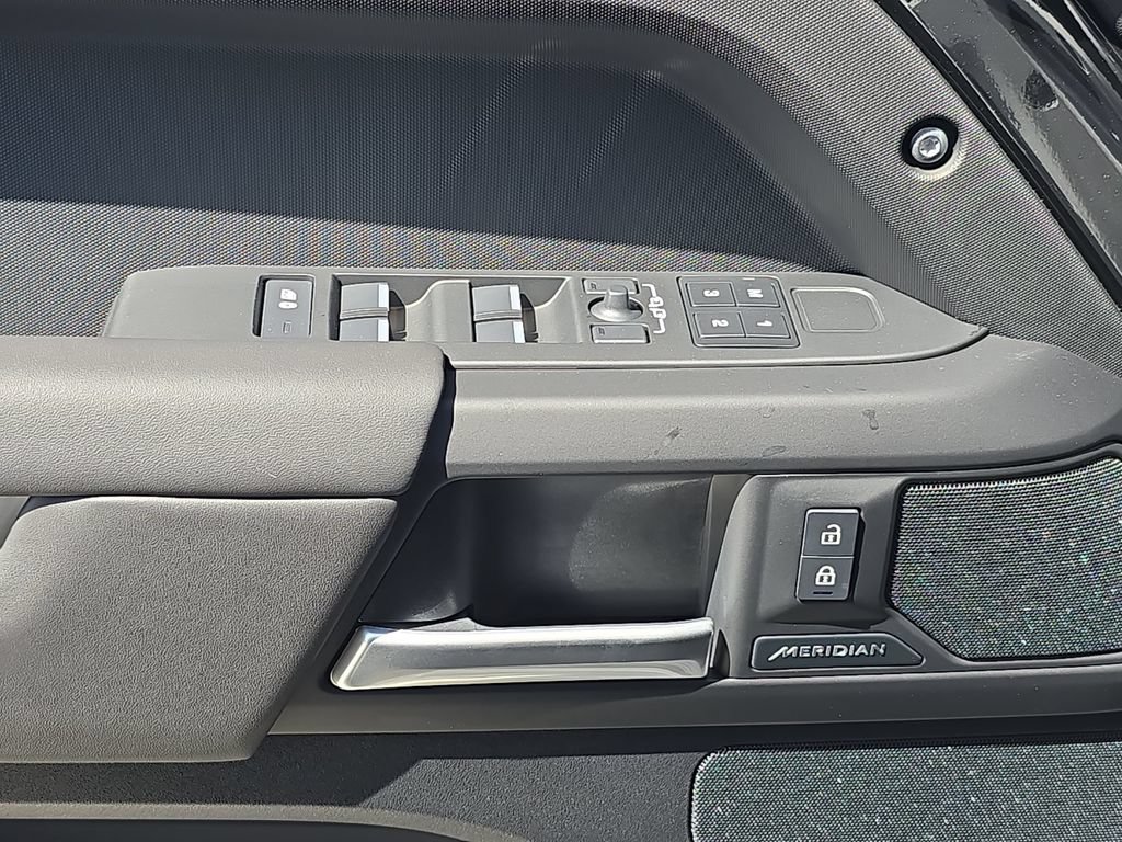 New 2026 Land Rover Defender 110 S AWD/4WD image 28