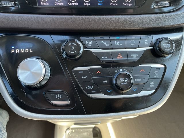 Used 2019 Chrysler Pacifica Touring-L Plus image 18