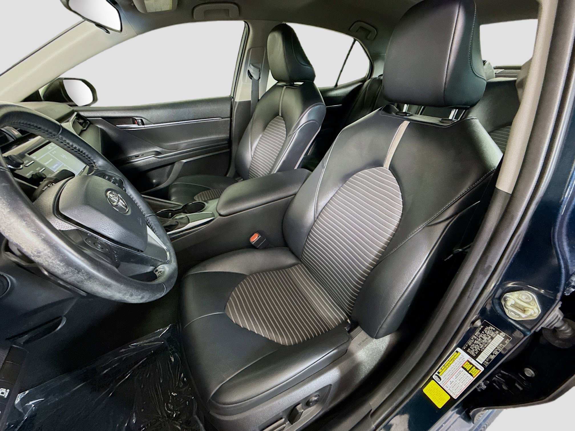 Used 2020 Toyota Camry SE FWD image 21