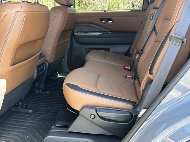 Certified 2025 Nissan Pathfinder Platinum w/ Lighting Package (N92) image 22