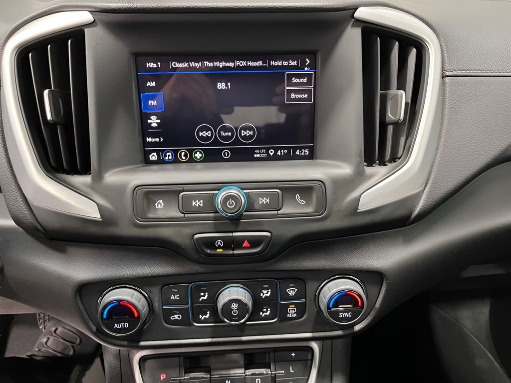 Used 2023 GMC Terrain SLE w/ Driver Convenience Package image 17