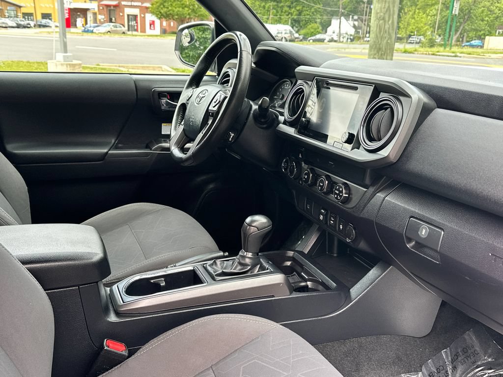 Used 2019 Toyota Tacoma TRD Off-Road AWD/4WD image 11