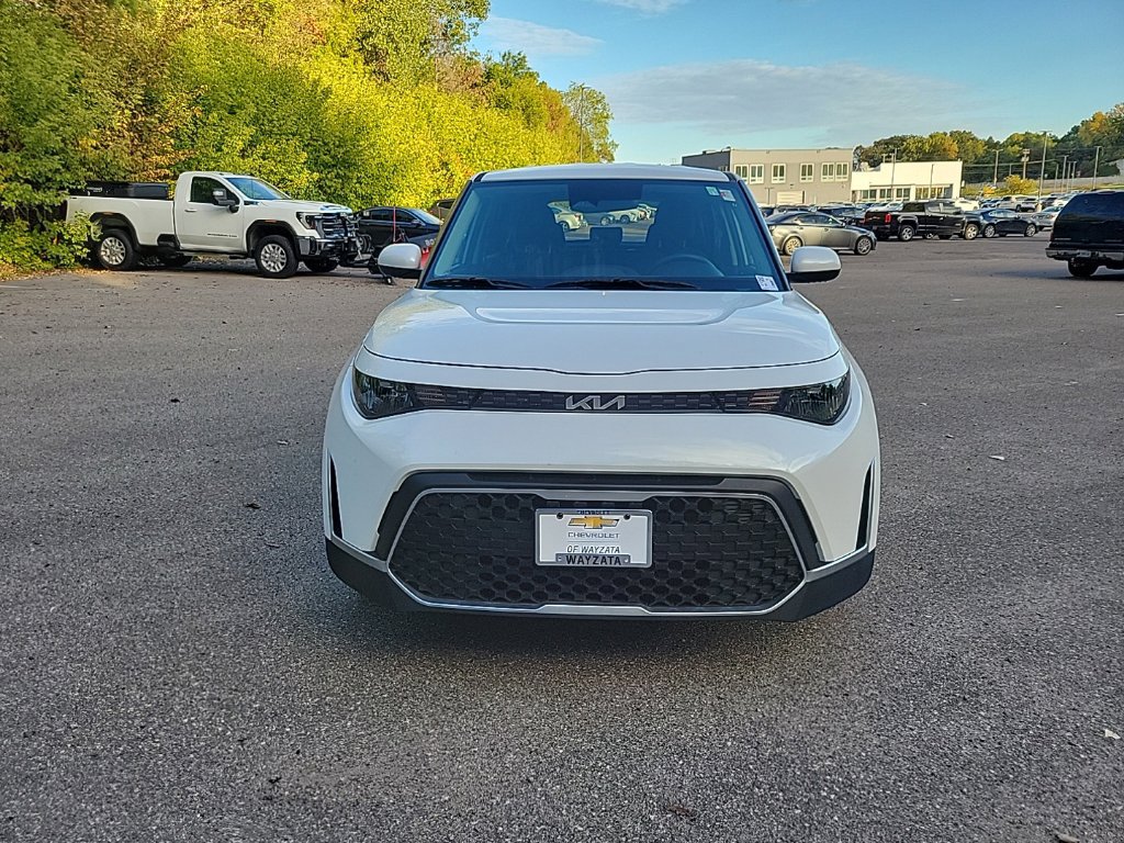 Used 2025 Kia Soul LX w/ LX Technology Package FWD image 3