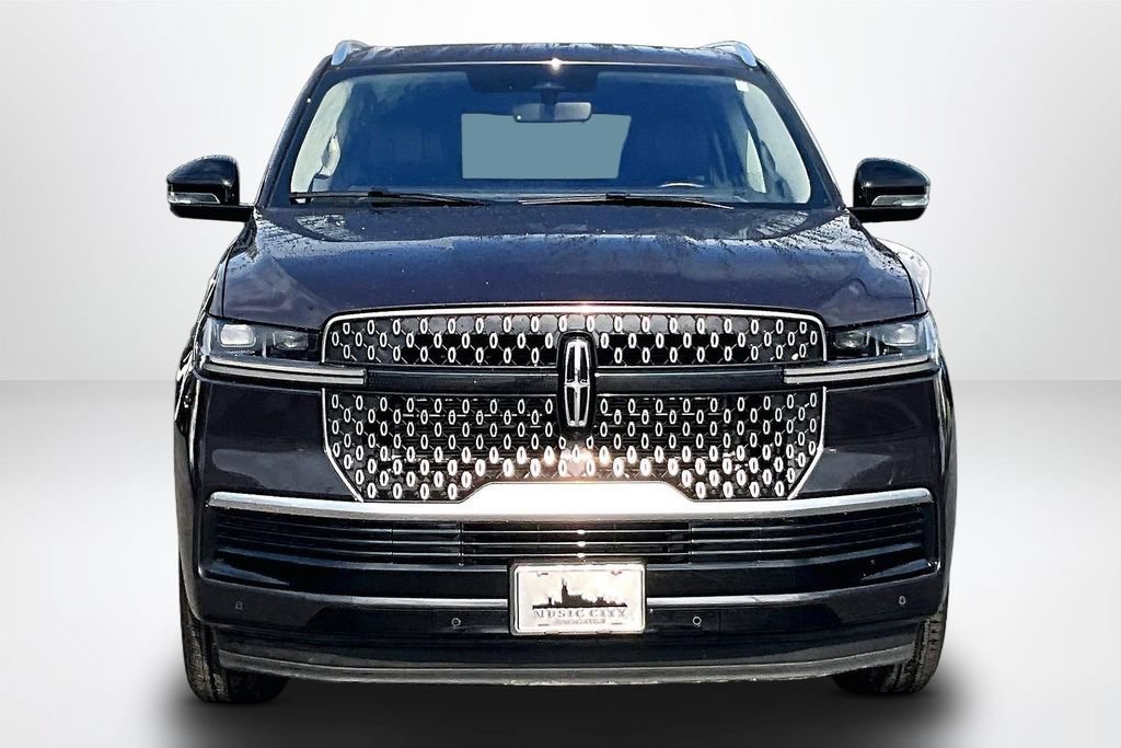 Used 2025 Lincoln Navigator Reserve AWD/4WD image 2