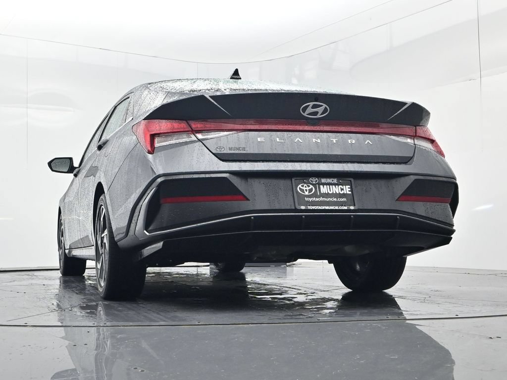 Used 2025 Hyundai Elantra SEL FWD image 46