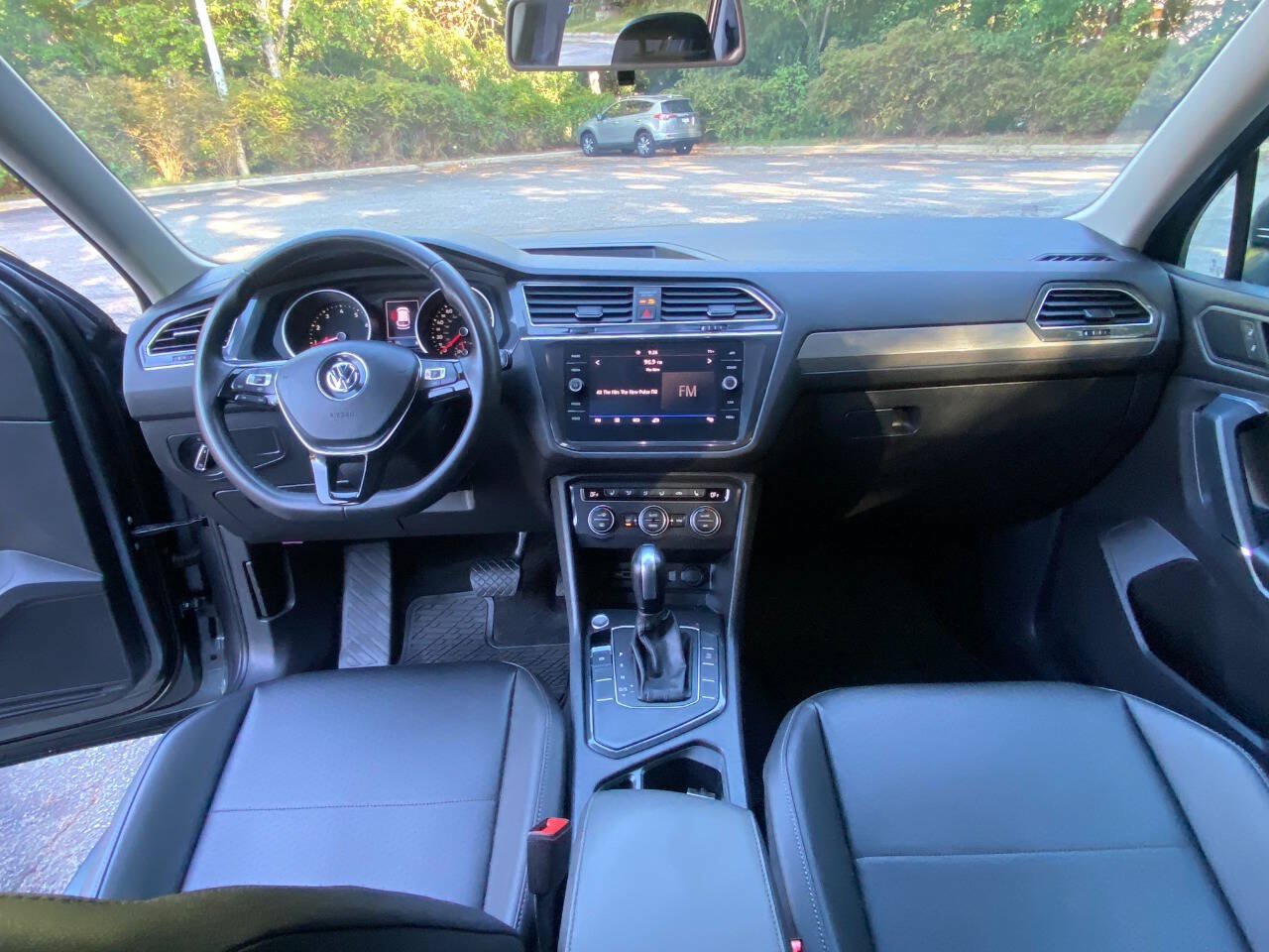 Used 2020 Volkswagen Tiguan SE FWD image 43