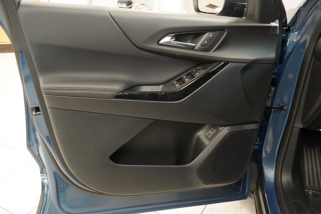 New 2026 Chevrolet Equinox LT w/ Convenience Package II FWD image 18