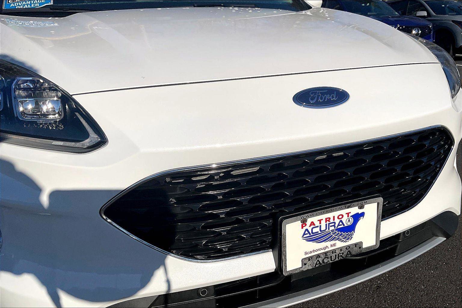 Used 2022 Ford Escape Titanium w/ Class II Trailer Tow Package image 30