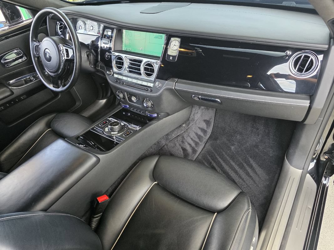Used 2016 Rolls-Royce Ghost RWD image 26