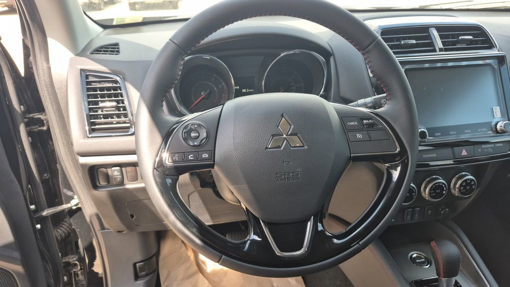 Used 2025 Mitsubishi Outlander Sport LE AWD/4WD image 12