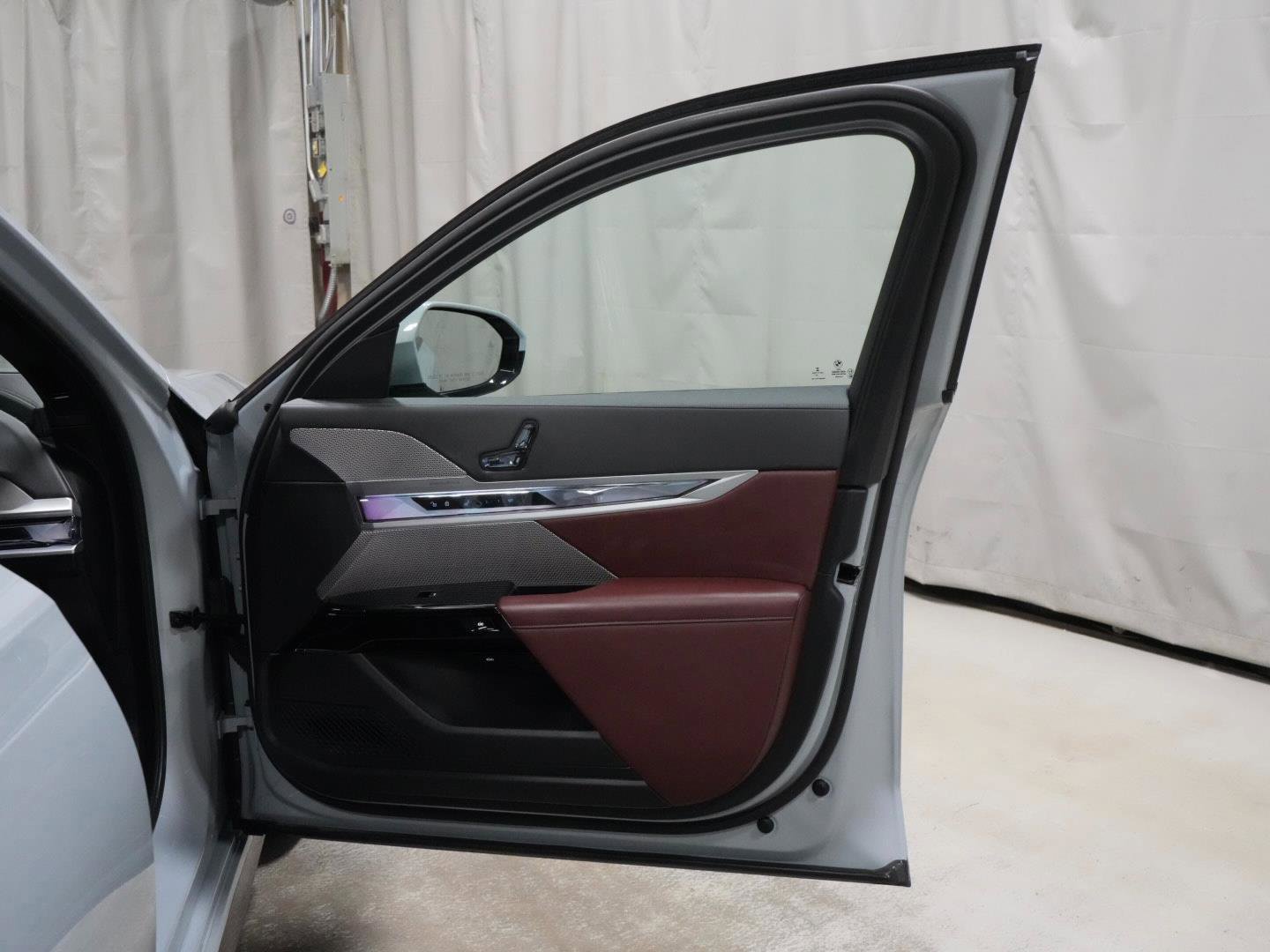 Certified 2023 BMW 760i xDrive w/ Parking Assistance Package image 31