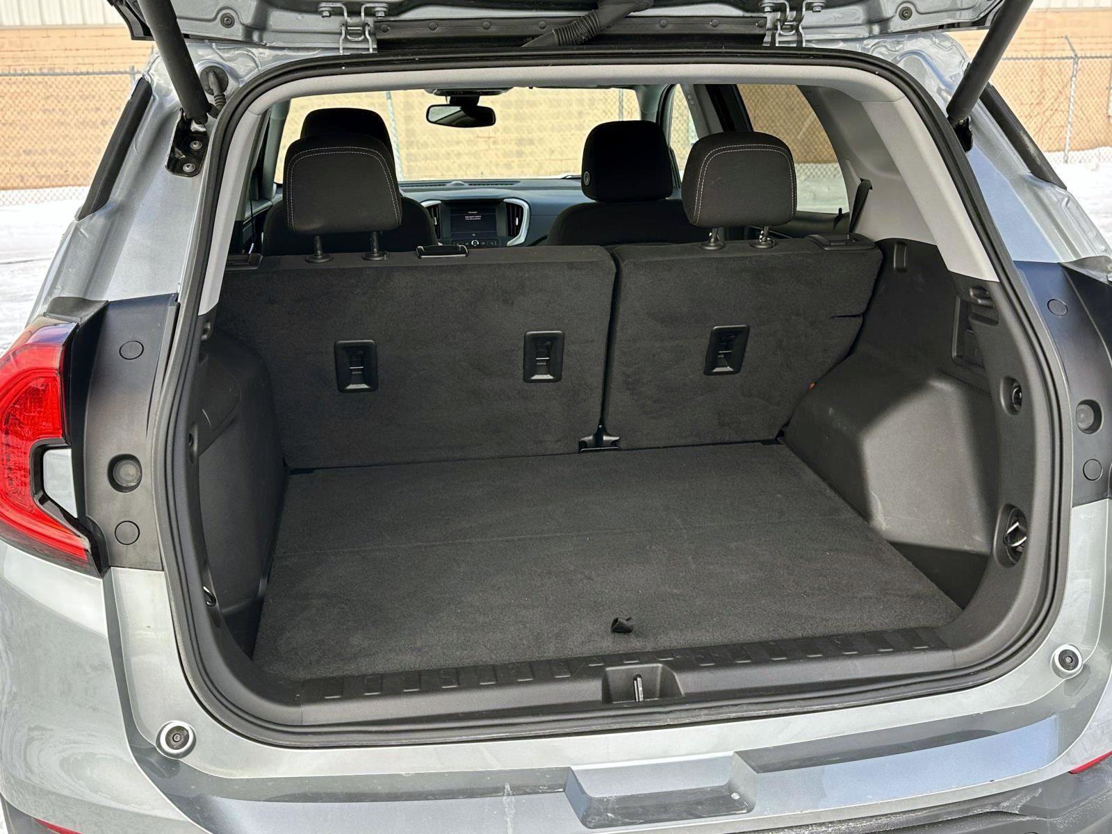 Certified 2023 GMC Terrain SLE w/ Driver Convenience Package image 10