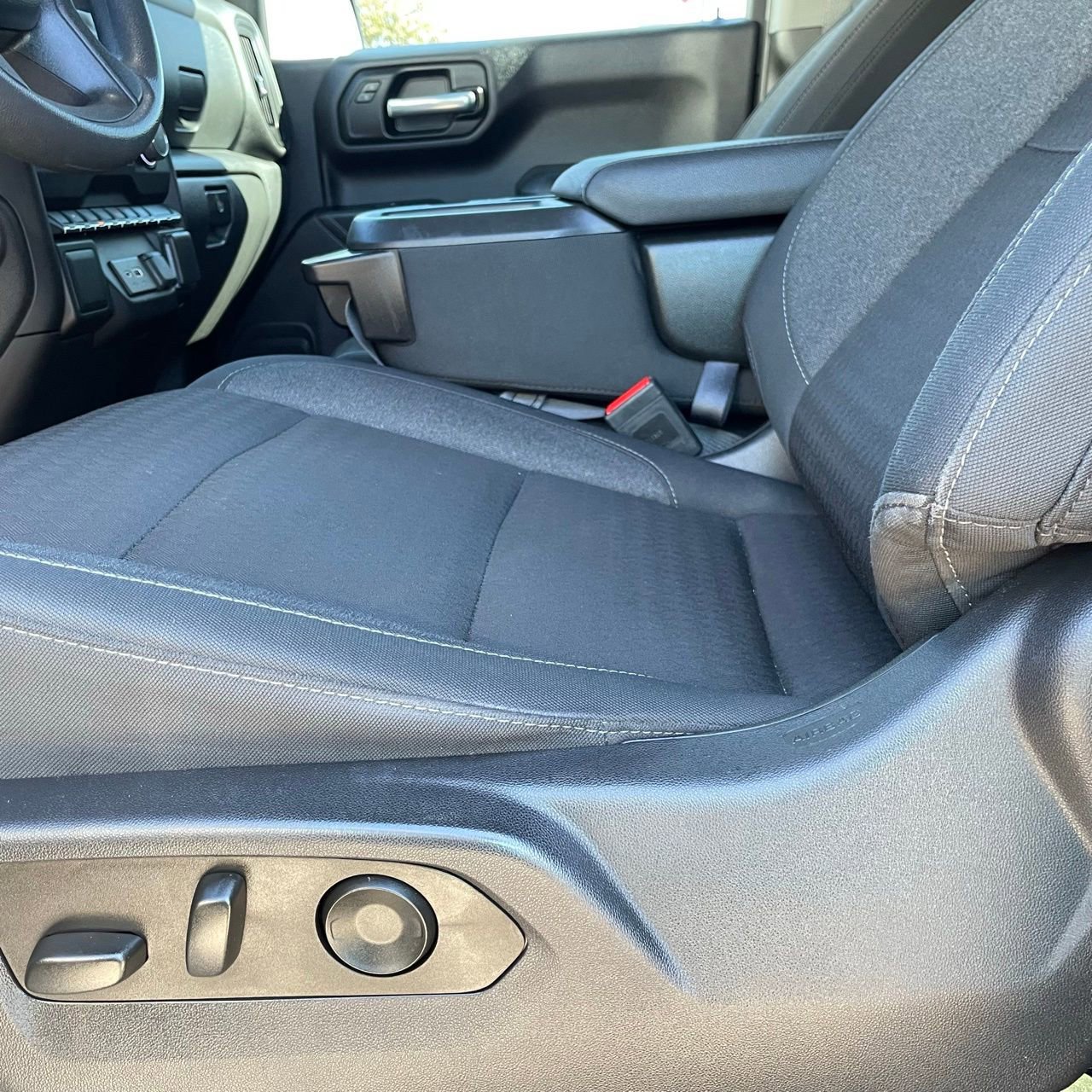 Used 2023 Chevrolet Silverado 1500 Custom image 23