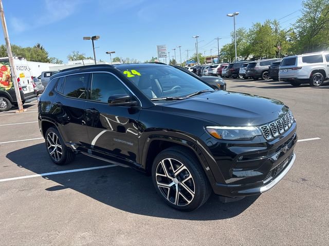 Used 2024 Jeep Compass Limited w/ Elite Group AWD/4WD image 2