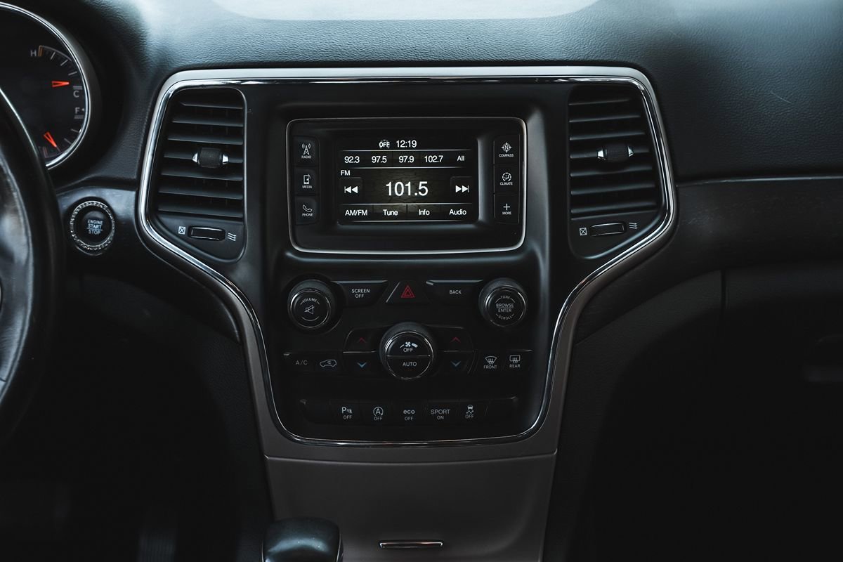 Used 2017 Jeep Grand Cherokee Laredo RWD image 21