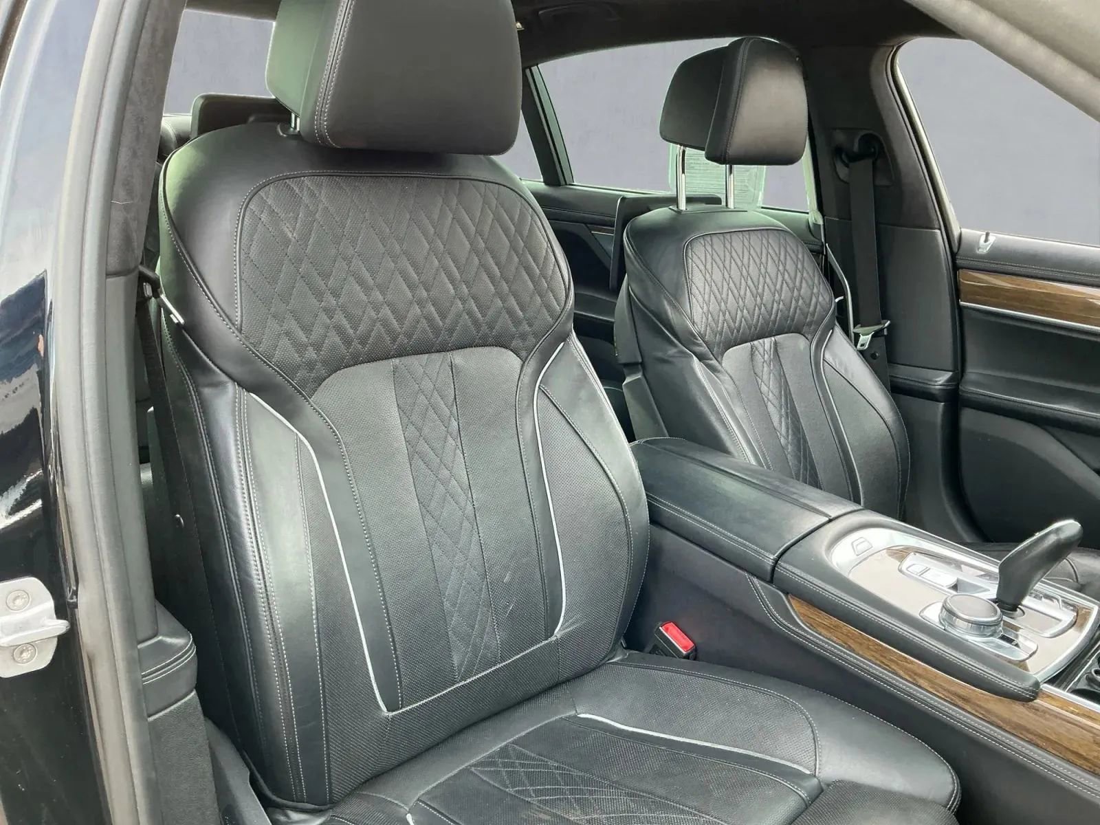 Used 2016 BMW 750i xDrive image 22