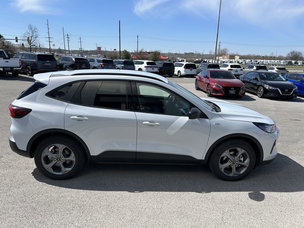 Used 2025 Ford Escape ST-Line image 4