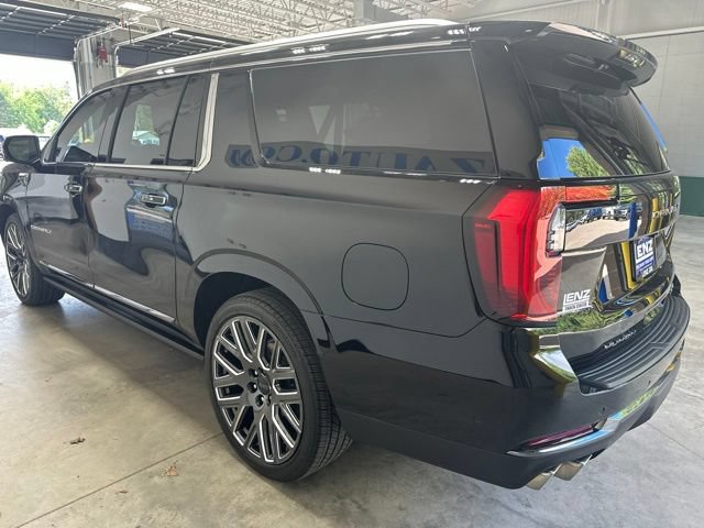 Used 2025 GMC Yukon XL Denali Ultimate AWD/4WD image 6