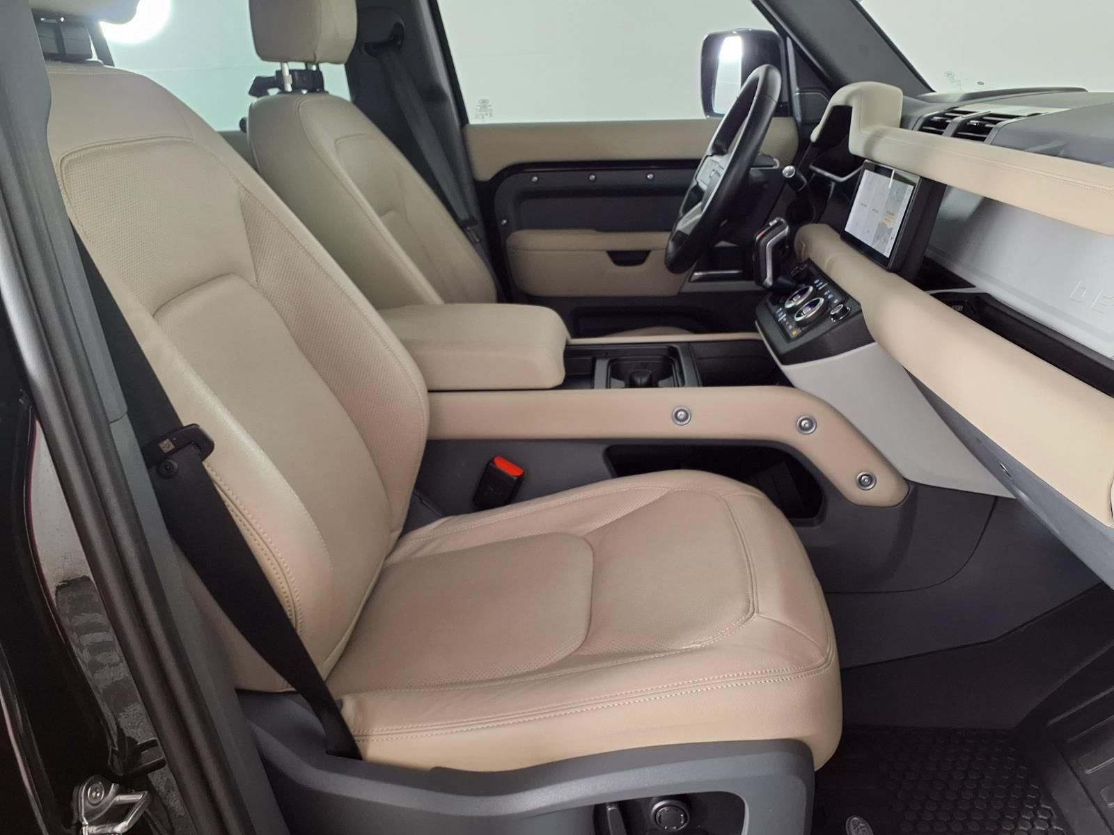Used 2024 Land Rover Defender 110 S AWD/4WD image 9