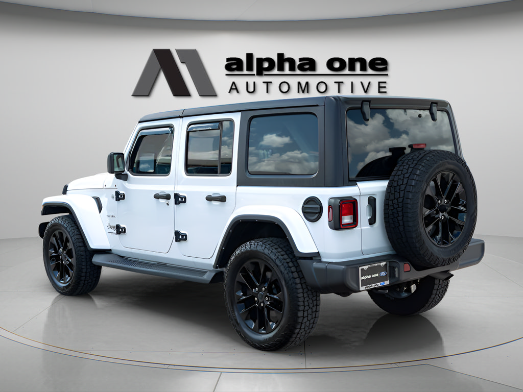 Used 2022 Jeep Wrangler Unlimited Sahara w/ Cold Weather Group AWD/4WD image 10