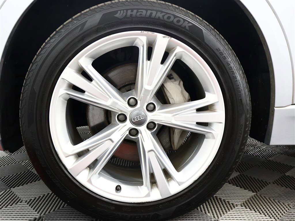 Used 2019 Audi Q8 Premium Plus w/ Premium Plus AWD/4WD image 26