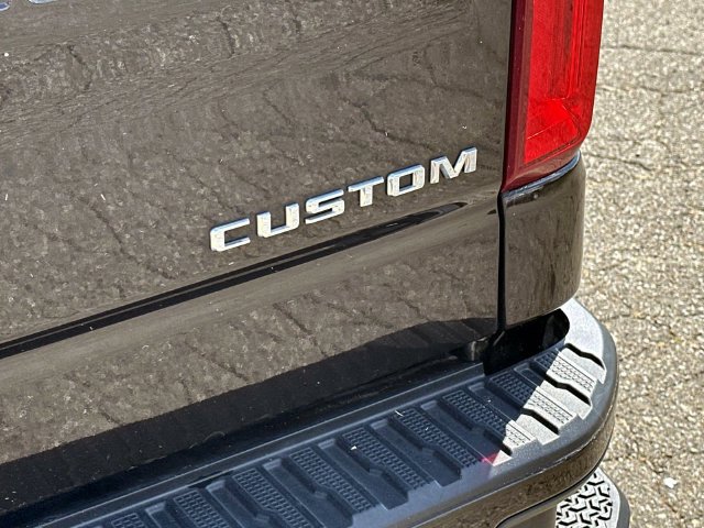Used 2019 Chevrolet Silverado 1500 Custom w/ Custom Convenience Package AWD/4WD image 11
