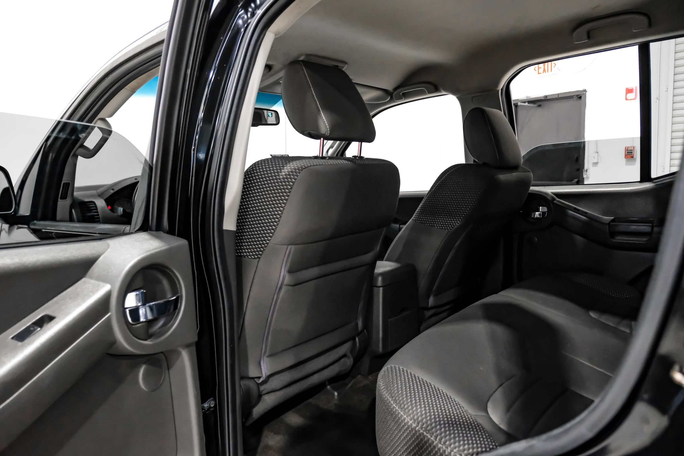 Used 2015 Nissan Xterra PRO-4X AWD/4WD image 34