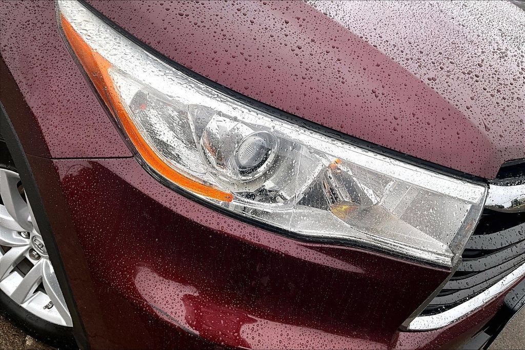 Used 2014 Toyota Highlander LE FWD image 27