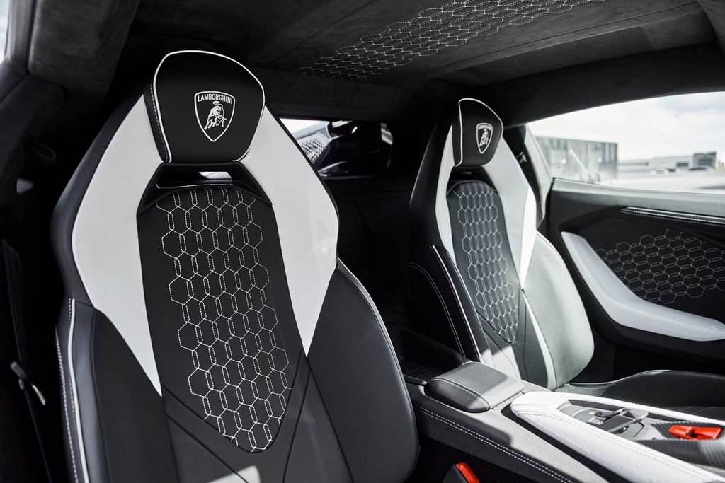 Used 2026 Lamborghini Revuelto AWD/4WD image 45