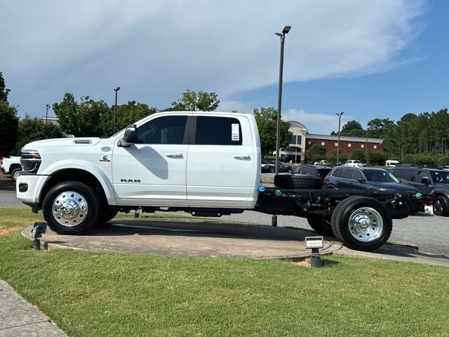 New 2026 RAM 4500 4x4 Crew Cab DRW w/ Laramie Trim Package image 4