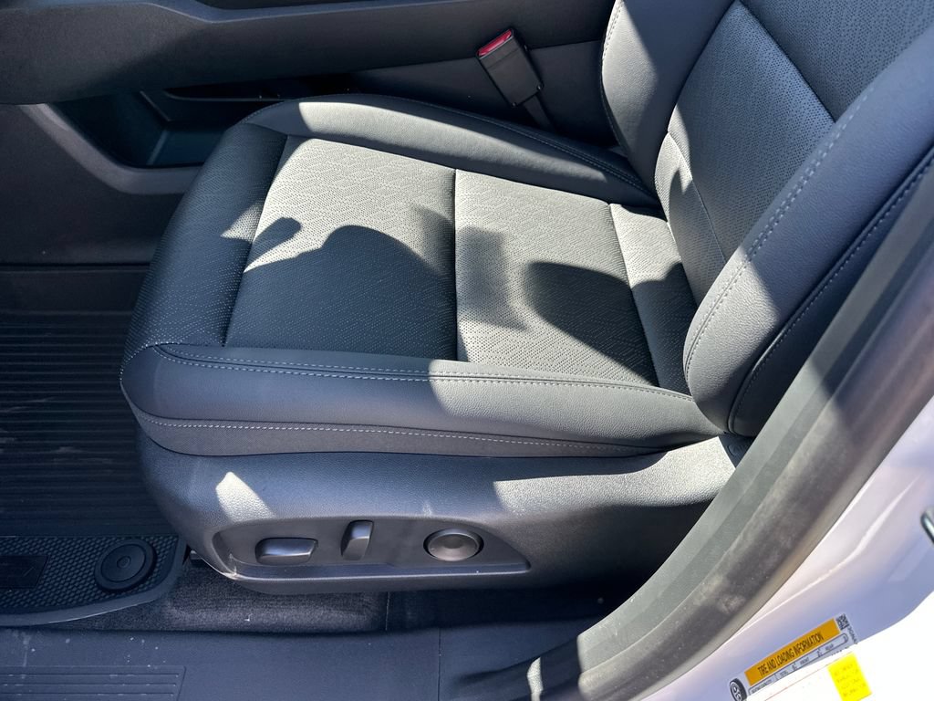 New 2026 Chevrolet Equinox LT w/ Convenience Package II AWD/4WD image 10