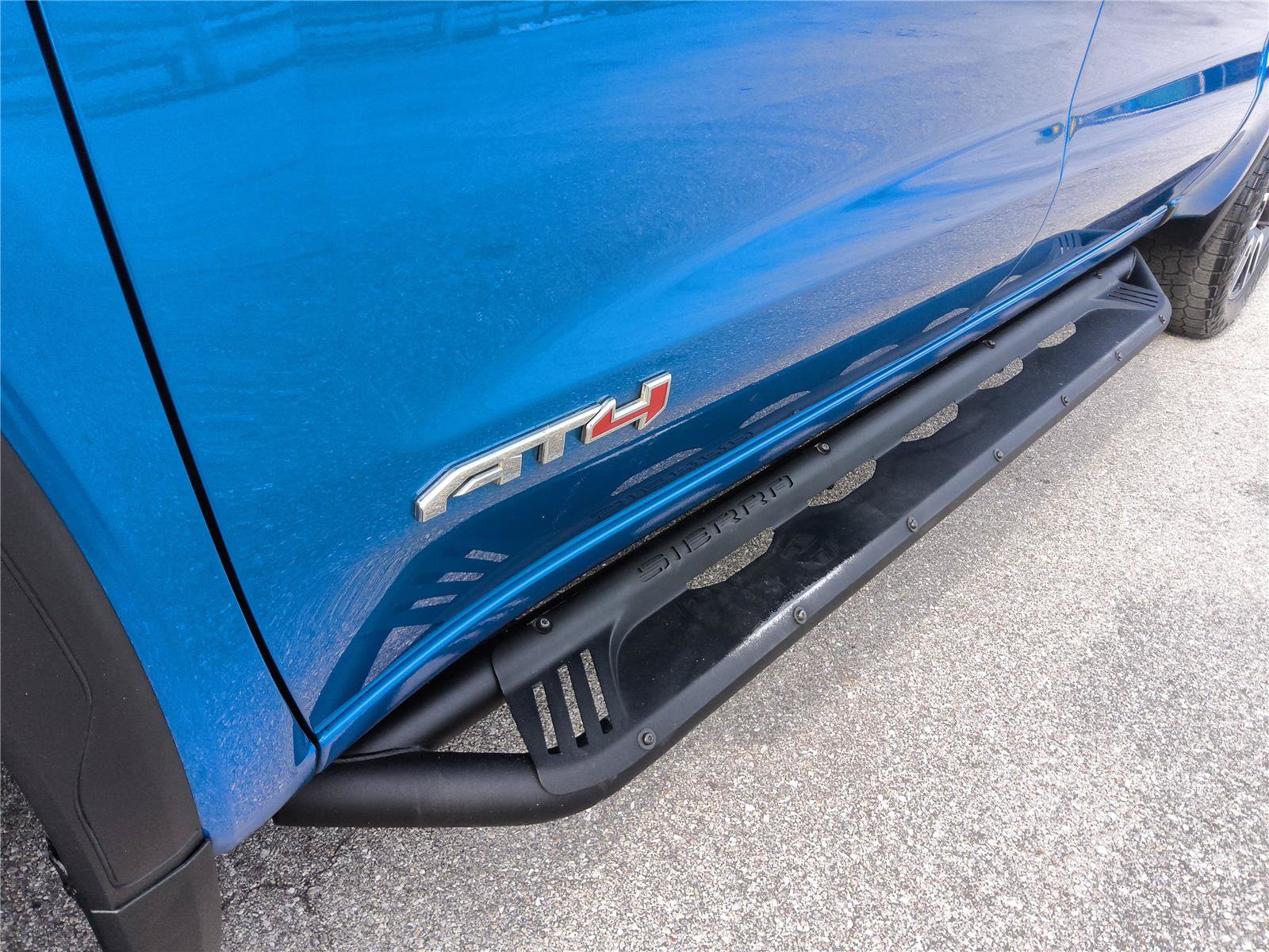 Used 2023 GMC Sierra 1500 AT4 w/ AT4 Premium Package AWD/4WD image 11