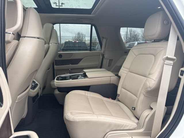Used 2020 Lincoln Navigator Reserve AWD/4WD image 30