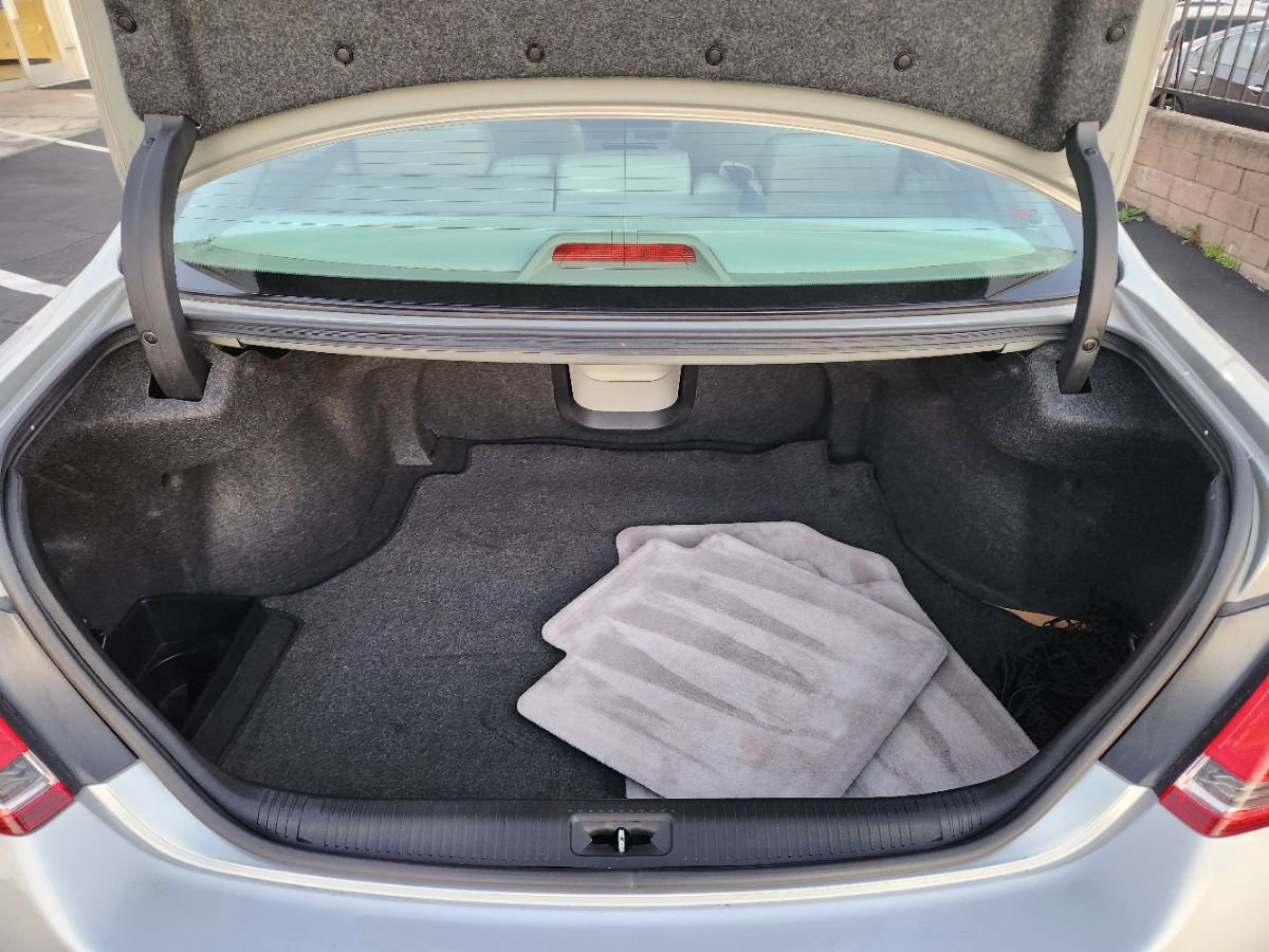 Used 2005 Toyota Avalon XLS image 11